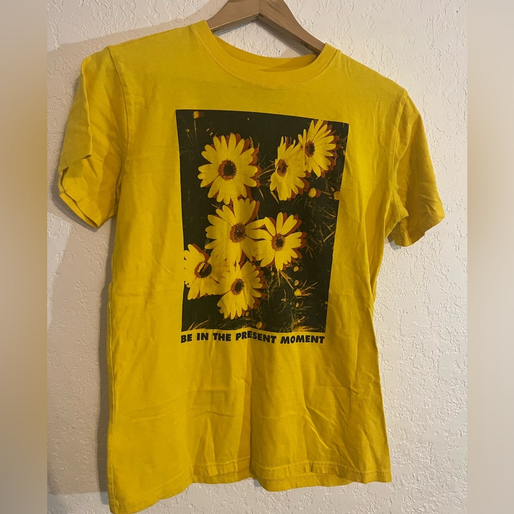 🌻Be in the present moment✨ yellow t-shirt